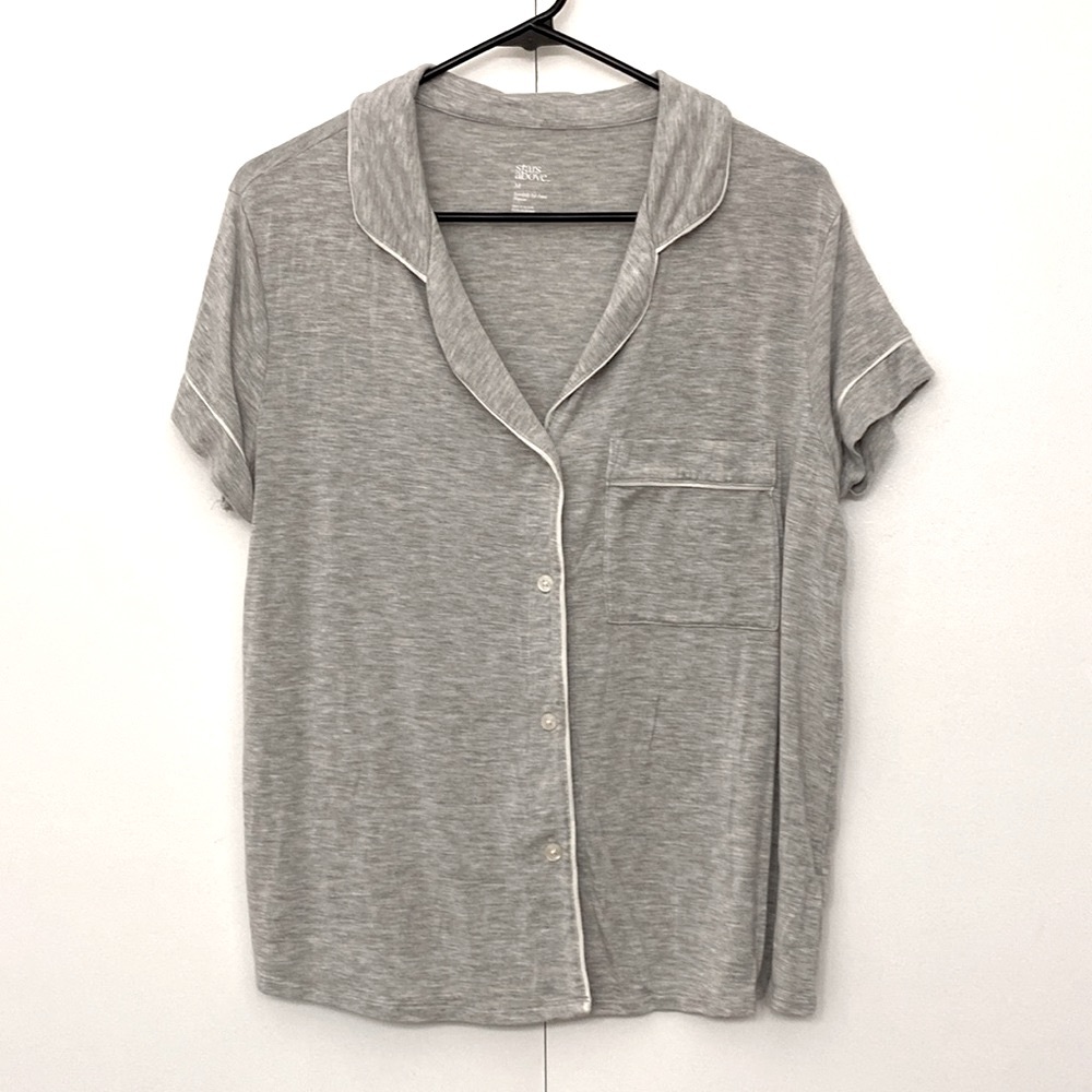 stars above™️ Pajama Top, Gray, size Medium ‼️Top Only‼️